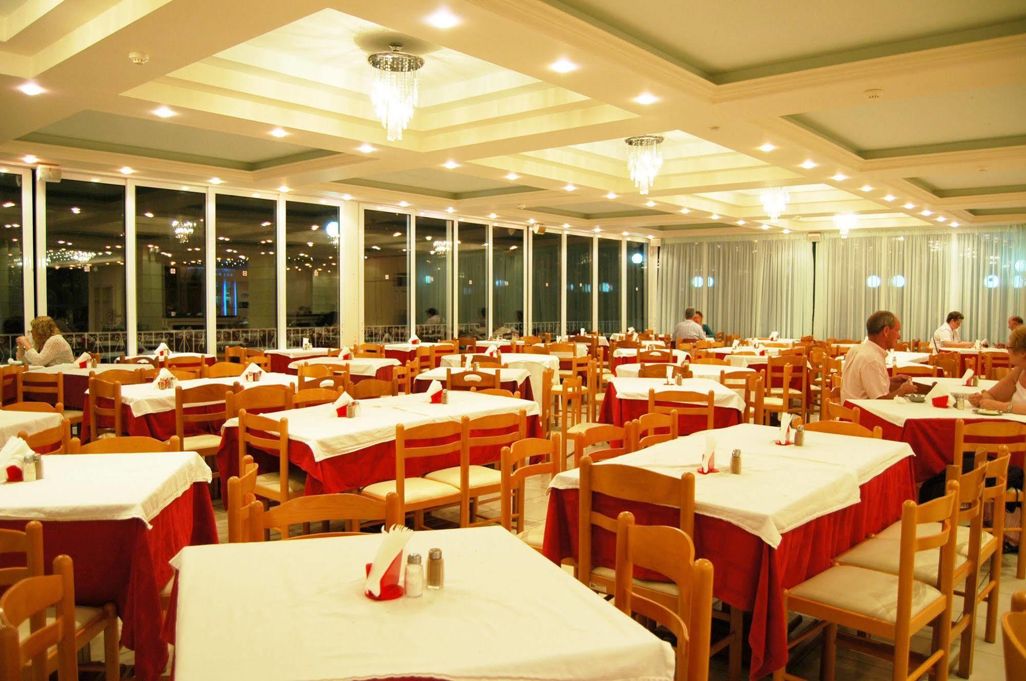 Commodore Hotel 3*